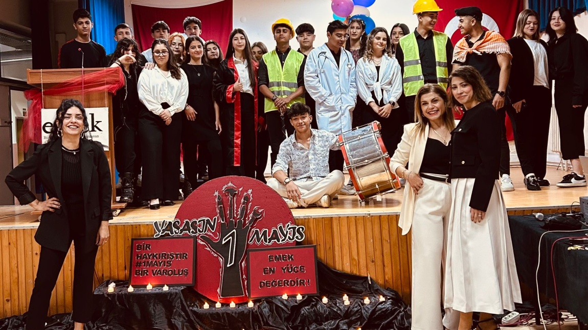 Torbalı Türk Telekom Mesleki ve Teknik Anadolu Lisesi, 1 Mayıs İşçi ve Emekçiler Bayramı'nı Coşkuyla Kutladı